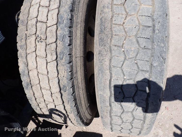 image for item DK4678 2013 Freightliner Cascadia  semi truck