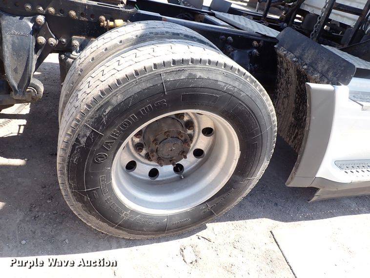 image for item DK4678 2013 Freightliner Cascadia  semi truck