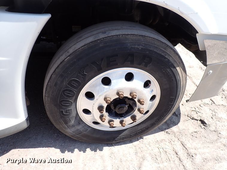 image for item DK4678 2013 Freightliner Cascadia  semi truck