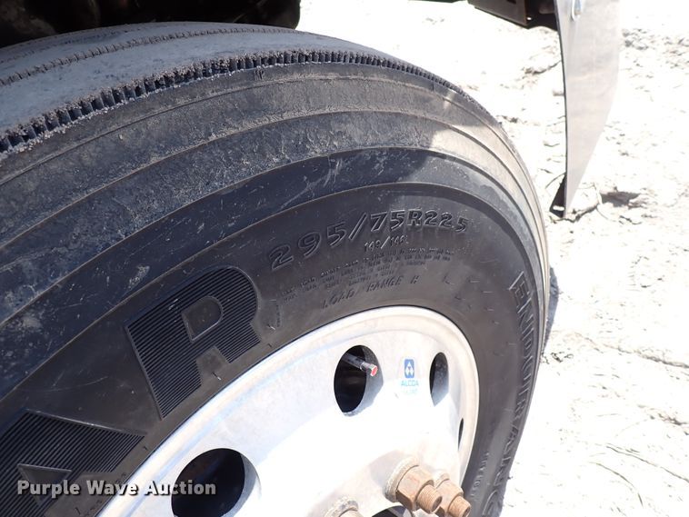 image for item DK4678 2013 Freightliner Cascadia  semi truck