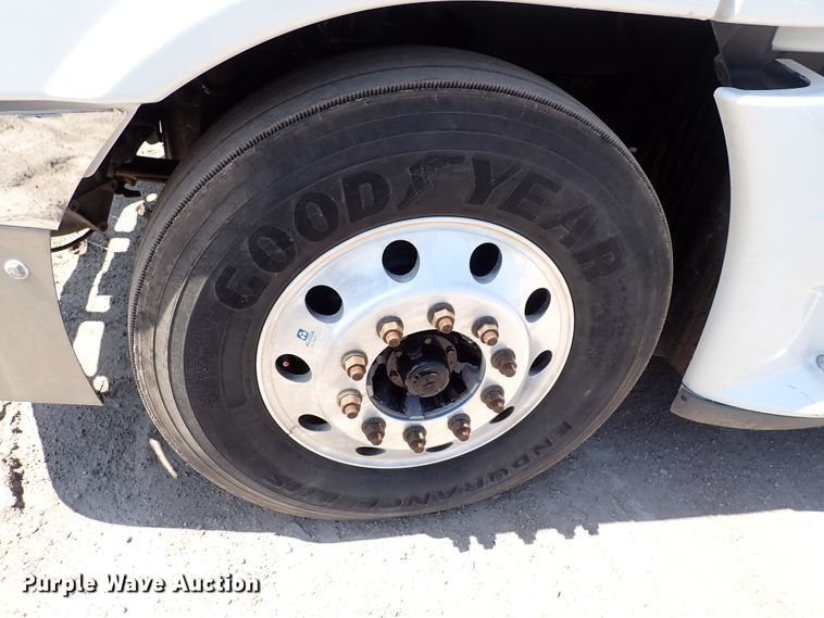 image for item DK4678 2013 Freightliner Cascadia  semi truck