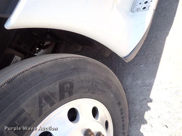 image for item DK4678 2013 Freightliner Cascadia  semi truck