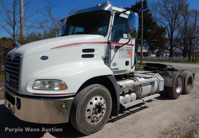 image for item DK5565 2010 Mack CXU  semi truck