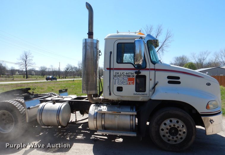 image for item DK5565 2010 Mack CXU  semi truck