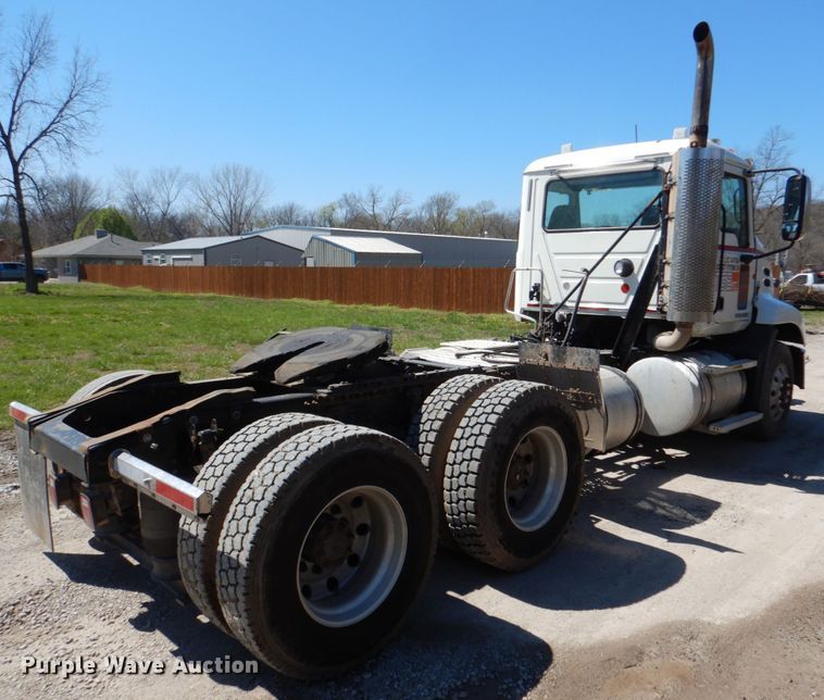 image for item DK5565 2010 Mack CXU  semi truck