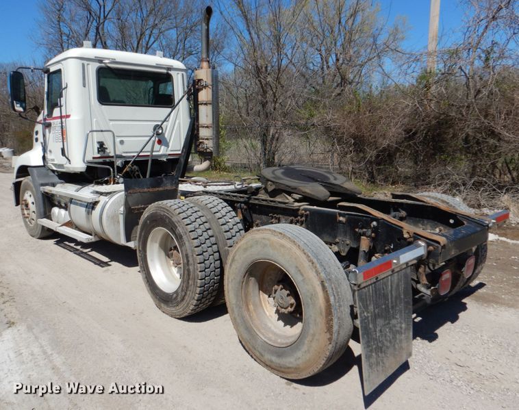 image for item DK5565 2010 Mack CXU  semi truck