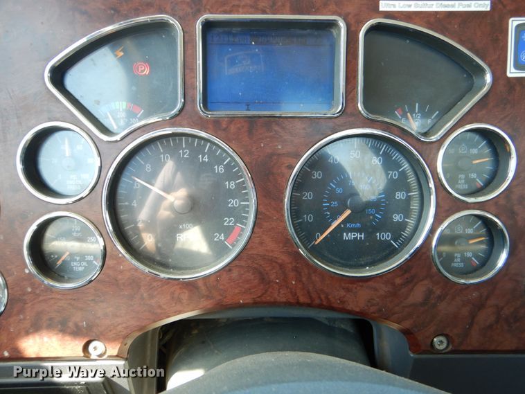 image for item DK5565 2010 Mack CXU  semi truck