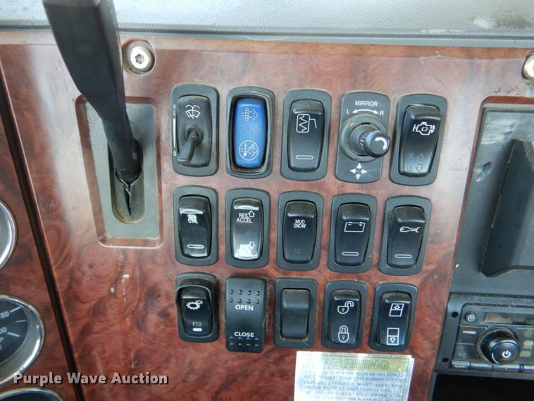 image for item DK5565 2010 Mack CXU  semi truck