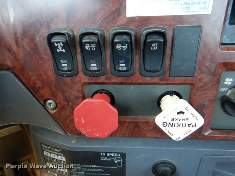 image for item DK5565 2010 Mack CXU  semi truck