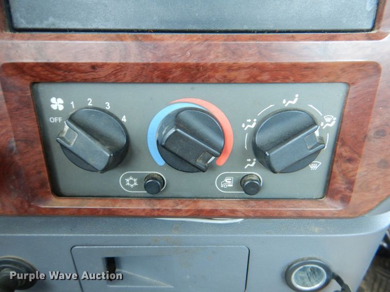 image for item DK5565 2010 Mack CXU  semi truck