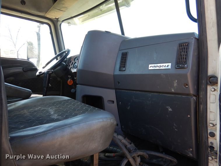 image for item DK5565 2010 Mack CXU  semi truck