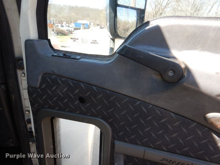 image for item DK5565 2010 Mack CXU  semi truck