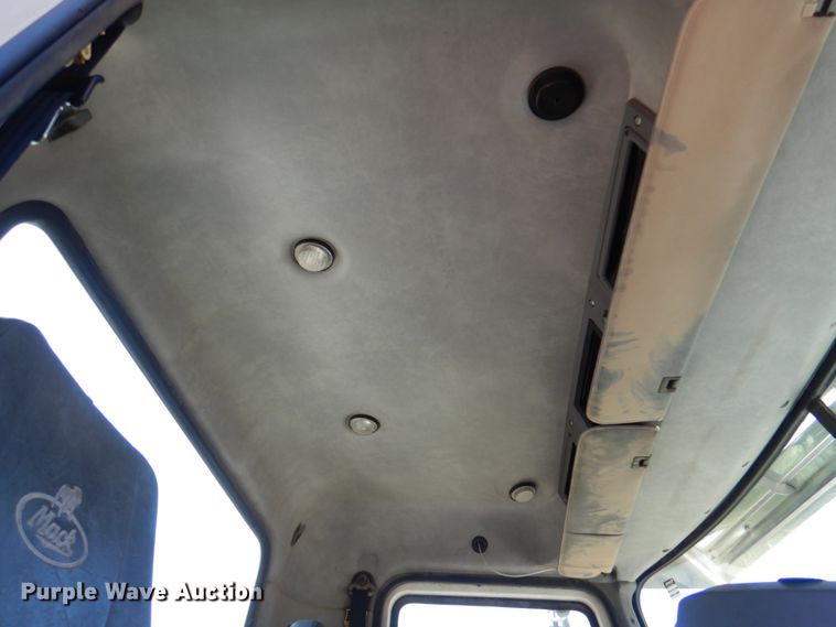 image for item DK5565 2010 Mack CXU  semi truck