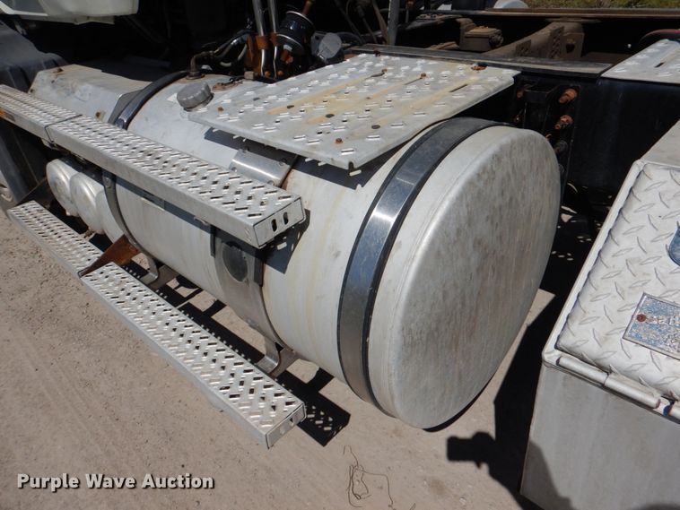 image for item DK5565 2010 Mack CXU  semi truck