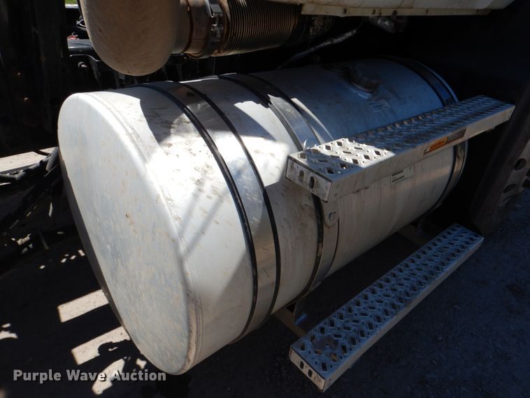 image for item DK5565 2010 Mack CXU  semi truck