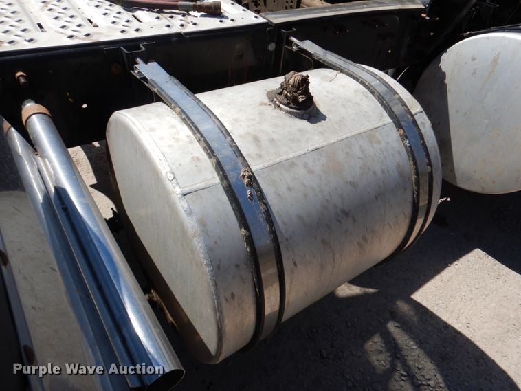 image for item DK5565 2010 Mack CXU  semi truck