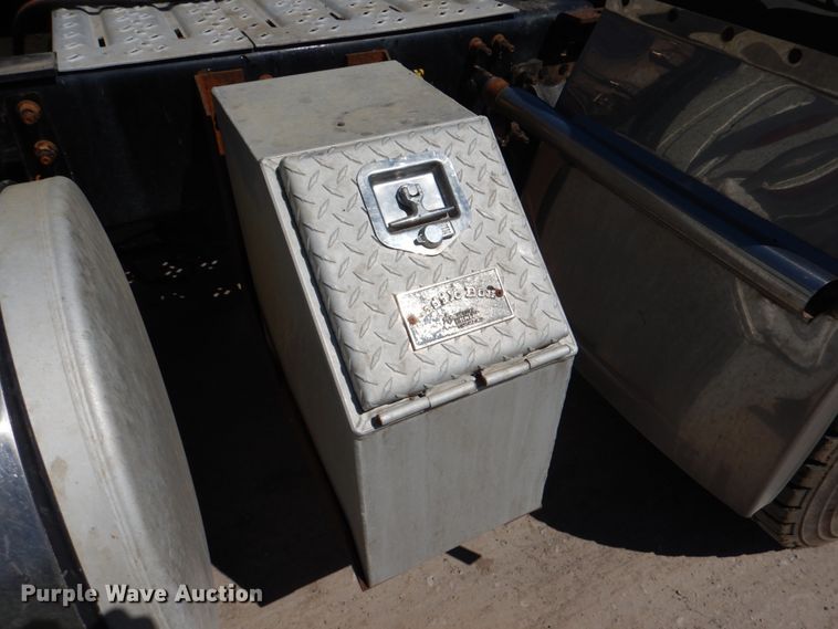 image for item DK5565 2010 Mack CXU  semi truck