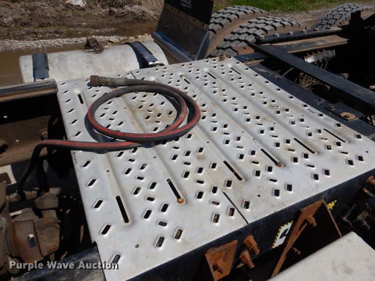 image for item DK5565 2010 Mack CXU  semi truck