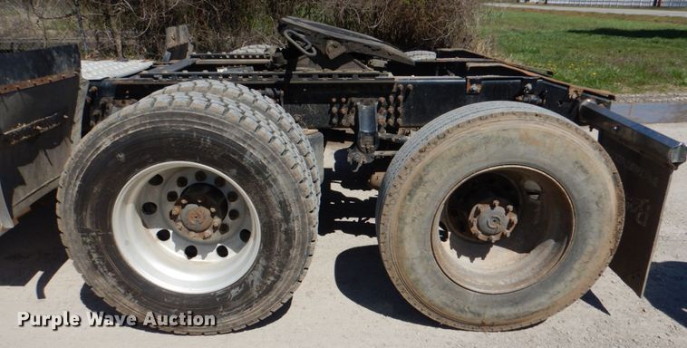 image for item DK5565 2010 Mack CXU  semi truck