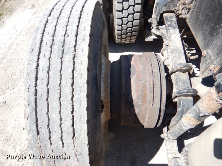 image for item DK5565 2010 Mack CXU  semi truck