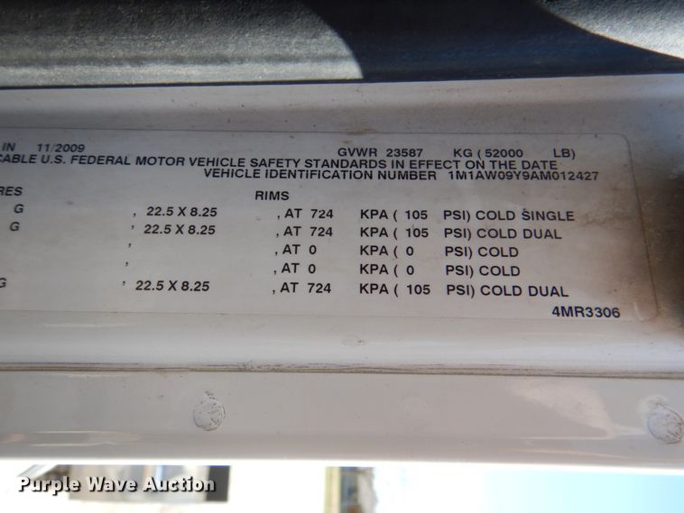 image for item DK5565 2010 Mack CXU  semi truck