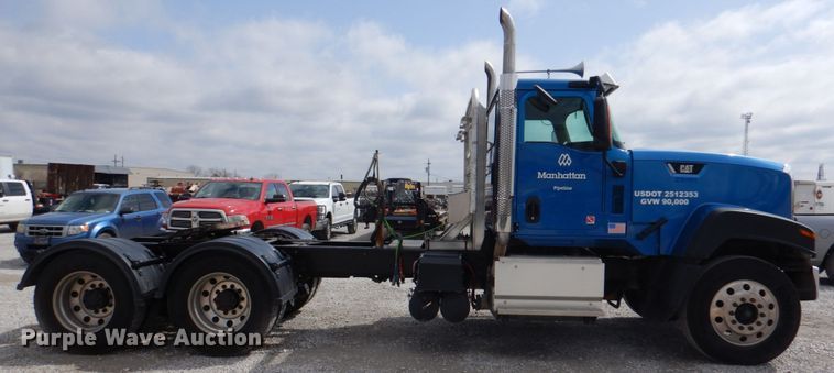 image for item DK5598 2016 Caterpillar CT680L  semi truck