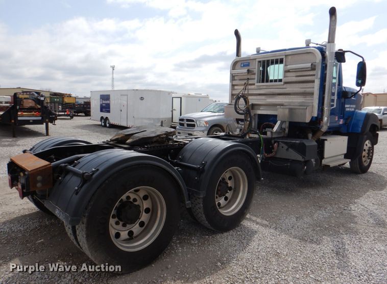 image for item DK5598 2016 Caterpillar CT680L  semi truck