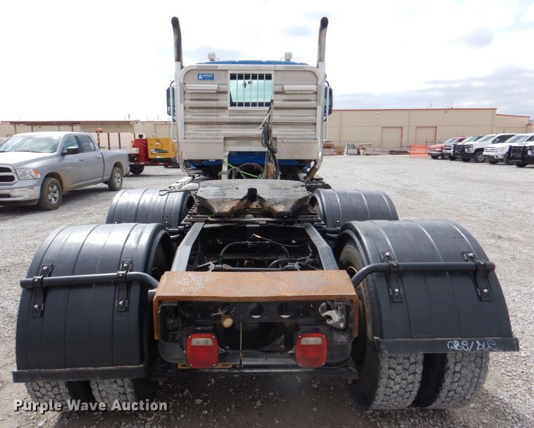 image for item DK5598 2016 Caterpillar CT680L  semi truck