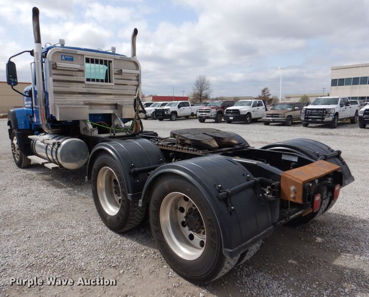 image for item DK5598 2016 Caterpillar CT680L  semi truck