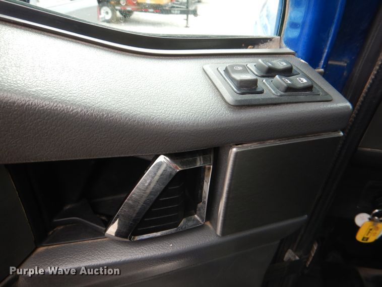 image for item DK5598 2016 Caterpillar CT680L  semi truck