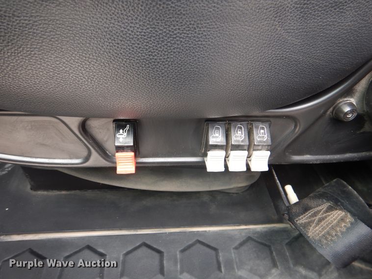 image for item DK5598 2016 Caterpillar CT680L  semi truck