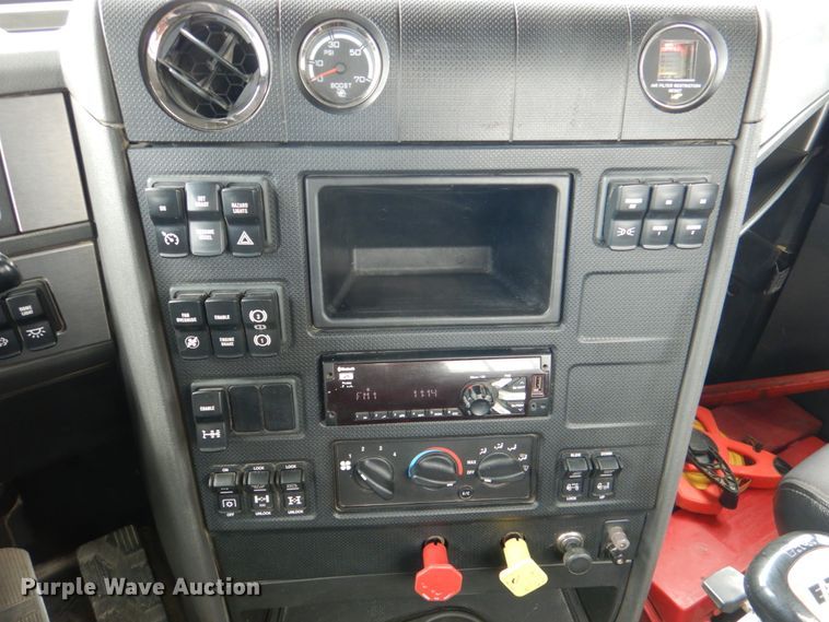 image for item DK5598 2016 Caterpillar CT680L  semi truck