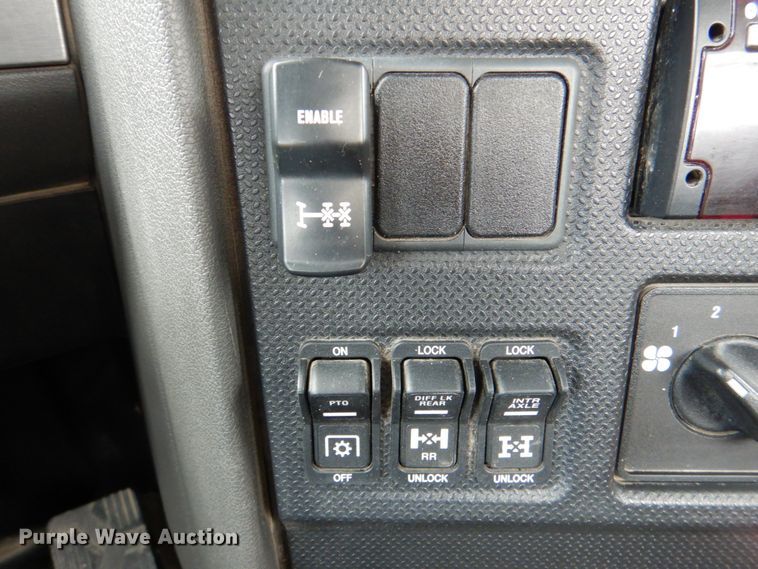 image for item DK5598 2016 Caterpillar CT680L  semi truck