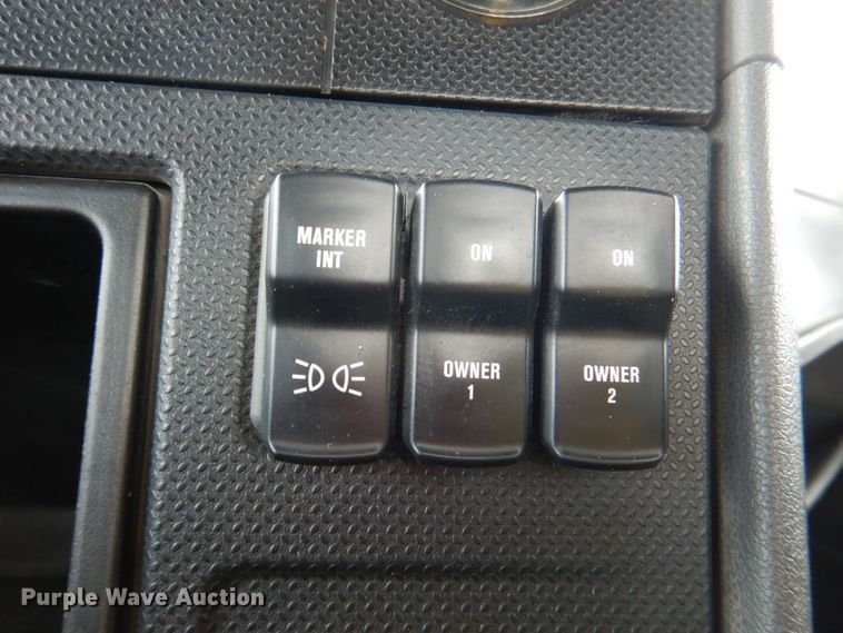 image for item DK5598 2016 Caterpillar CT680L  semi truck