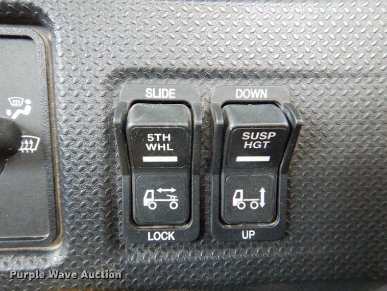 image for item DK5598 2016 Caterpillar CT680L  semi truck