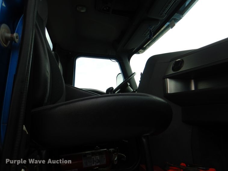 image for item DK5598 2016 Caterpillar CT680L  semi truck