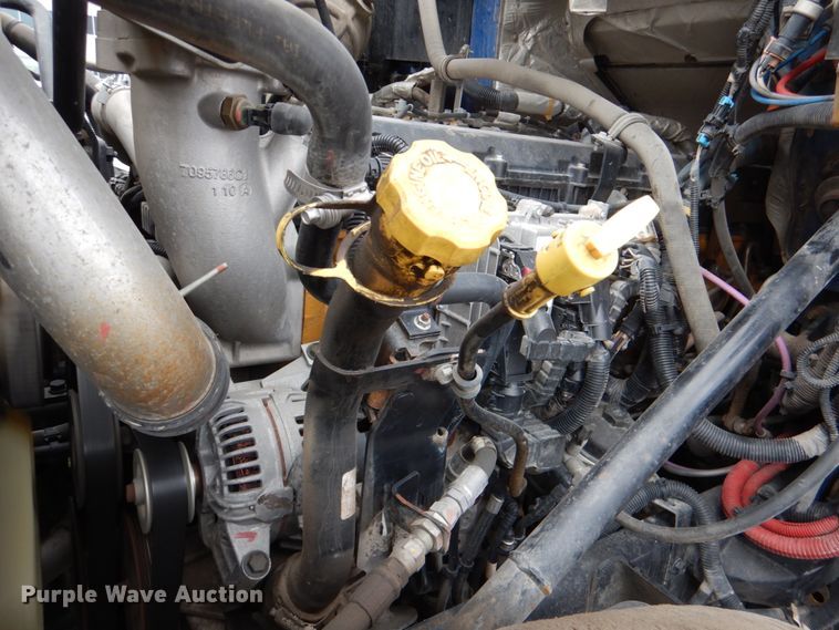 image for item DK5598 2016 Caterpillar CT680L  semi truck