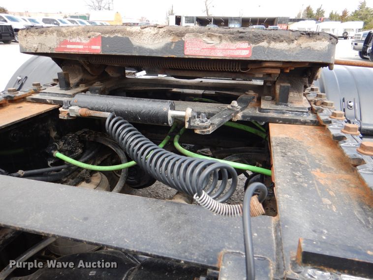 image for item DK5598 2016 Caterpillar CT680L  semi truck