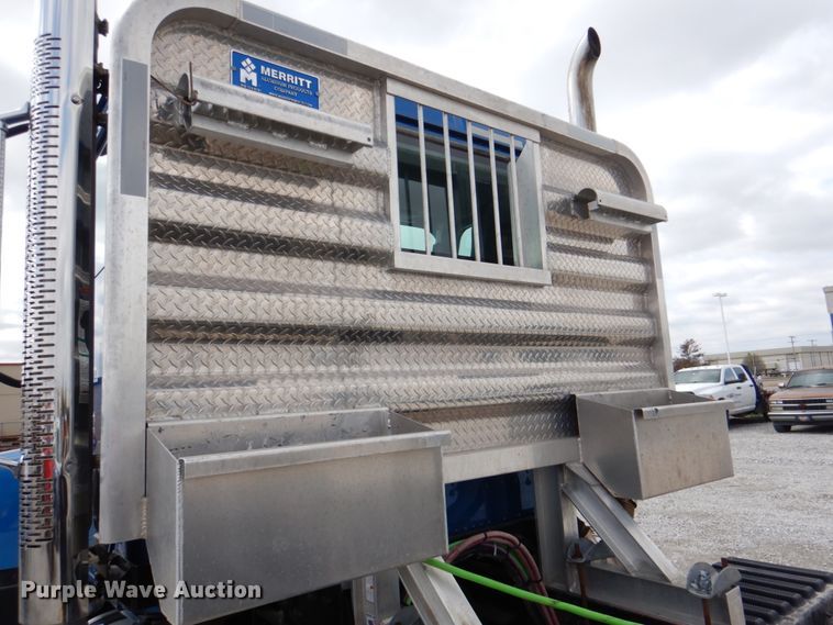 image for item DK5598 2016 Caterpillar CT680L  semi truck