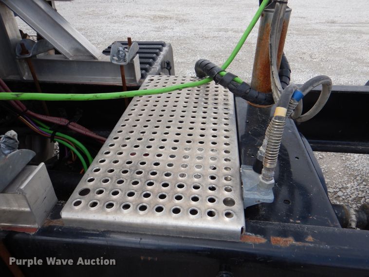 image for item DK5598 2016 Caterpillar CT680L  semi truck