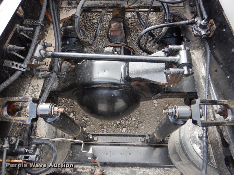 image for item DK5598 2016 Caterpillar CT680L  semi truck