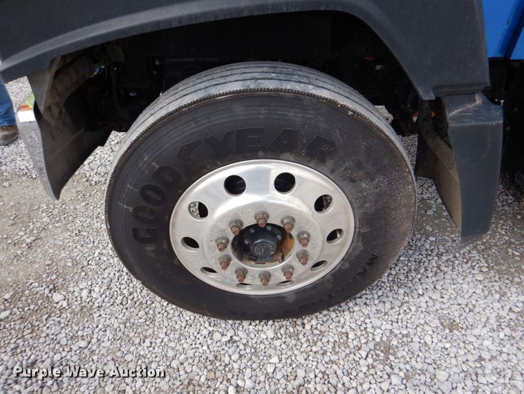 image for item DK5598 2016 Caterpillar CT680L  semi truck