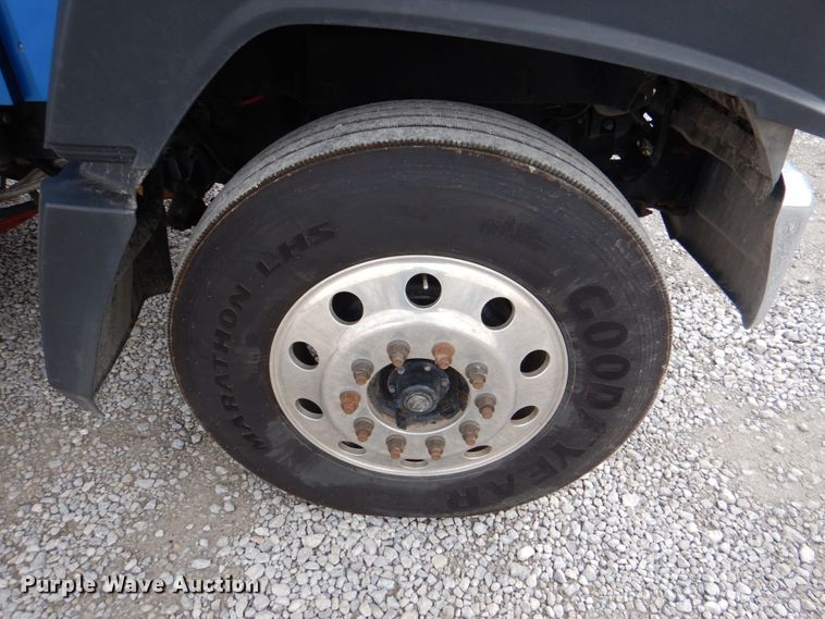 image for item DK5598 2016 Caterpillar CT680L  semi truck