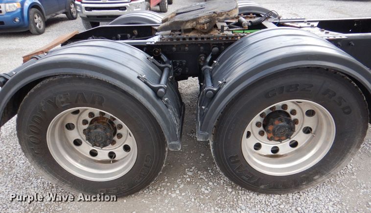 image for item DK5598 2016 Caterpillar CT680L  semi truck