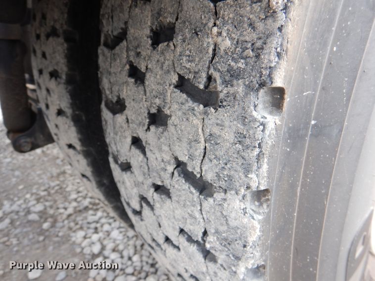 image for item DK5598 2016 Caterpillar CT680L  semi truck