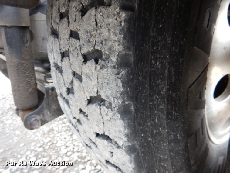 image for item DK5598 2016 Caterpillar CT680L  semi truck