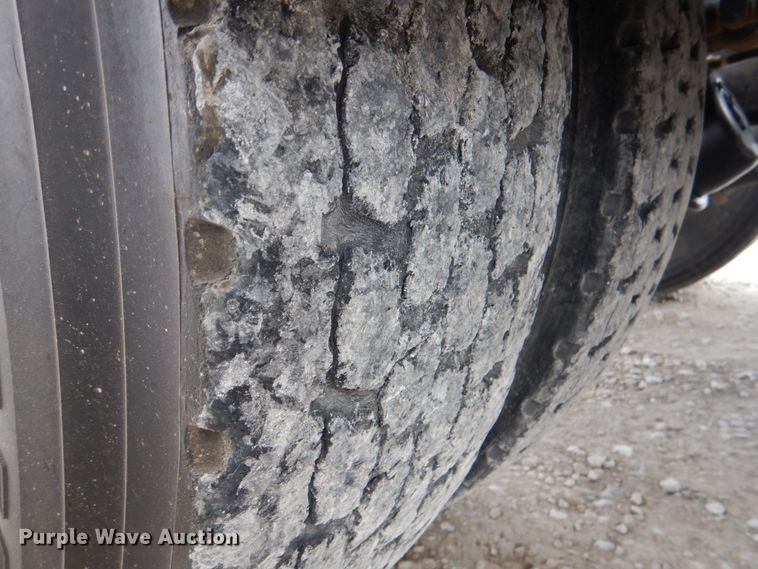 image for item DK5598 2016 Caterpillar CT680L  semi truck