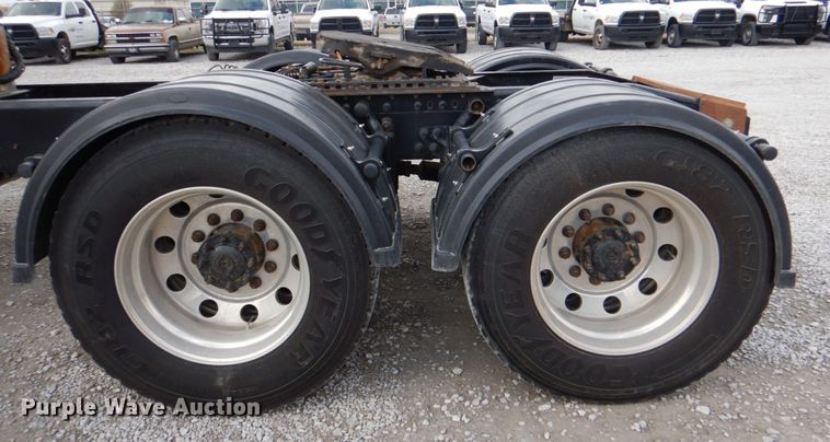 image for item DK5598 2016 Caterpillar CT680L  semi truck