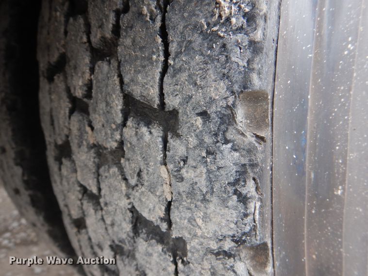 image for item DK5598 2016 Caterpillar CT680L  semi truck