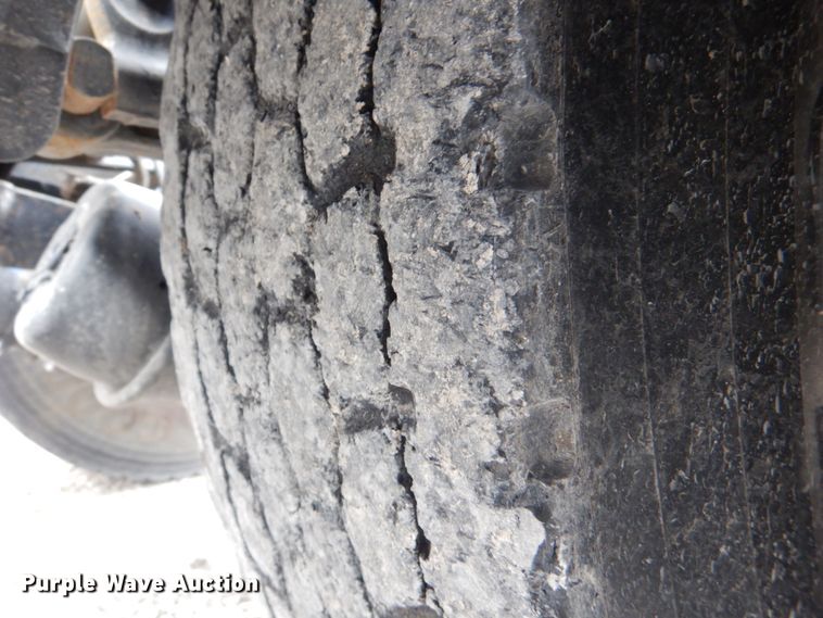 image for item DK5598 2016 Caterpillar CT680L  semi truck